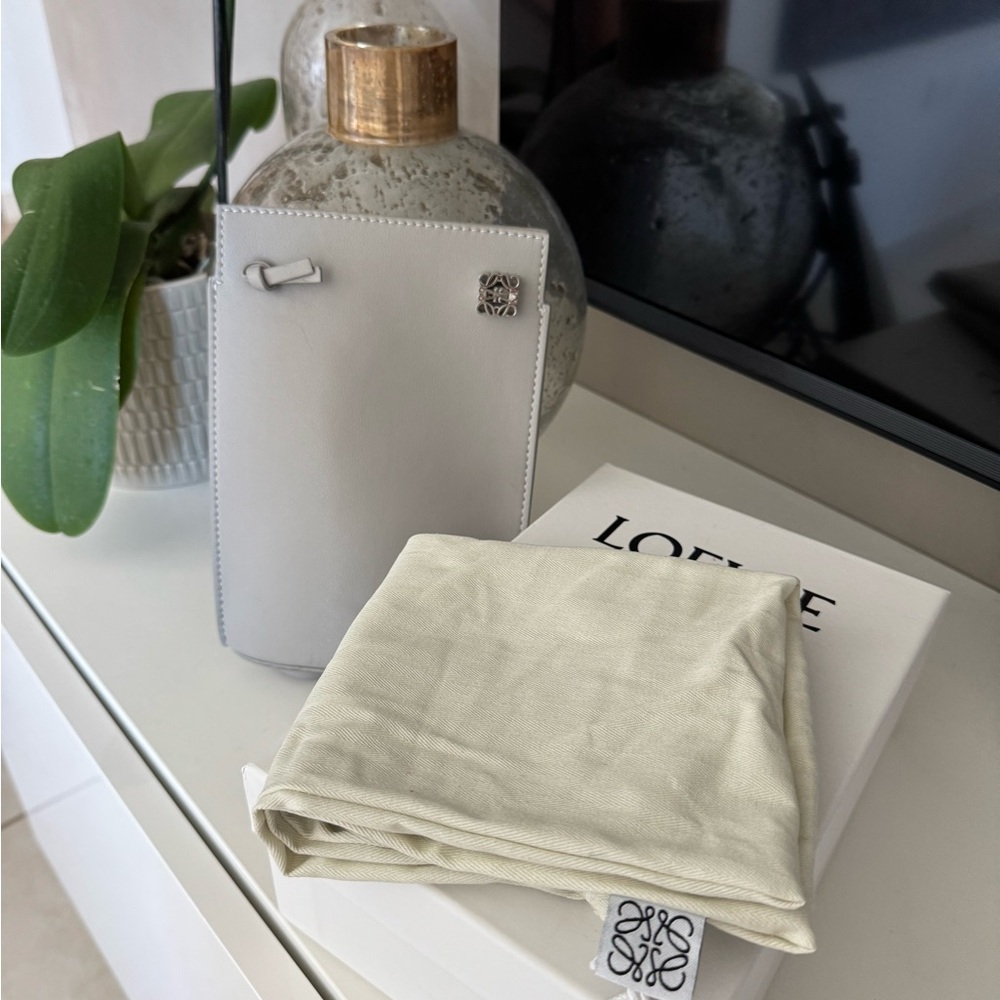 LOEWE
Logo Plaque Dice Pocket Bag - Picture 2 of 5